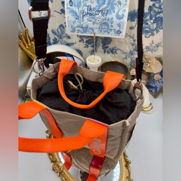 🆕 GANNI 🧿 NWT Small Recycled Tech Tote Bag Crossbody, Khaki & Orange - Picture 9 of 14